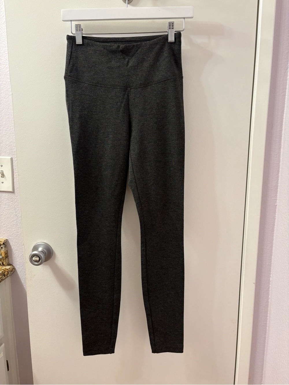 WHBM Runway Legging Size 4/Like New Charcoal Gray